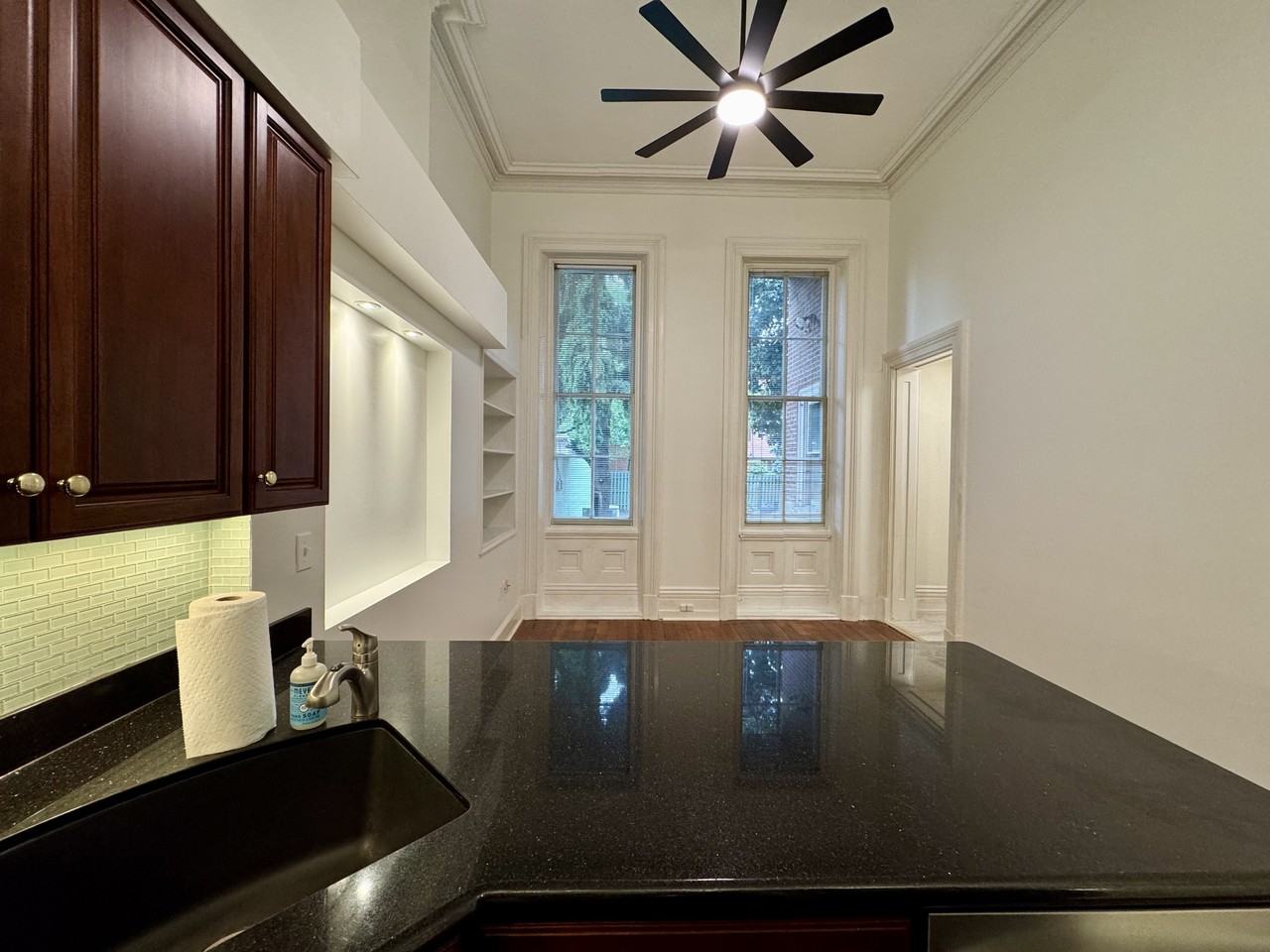 318 Bainbridge St #B - Photo 5 of 25