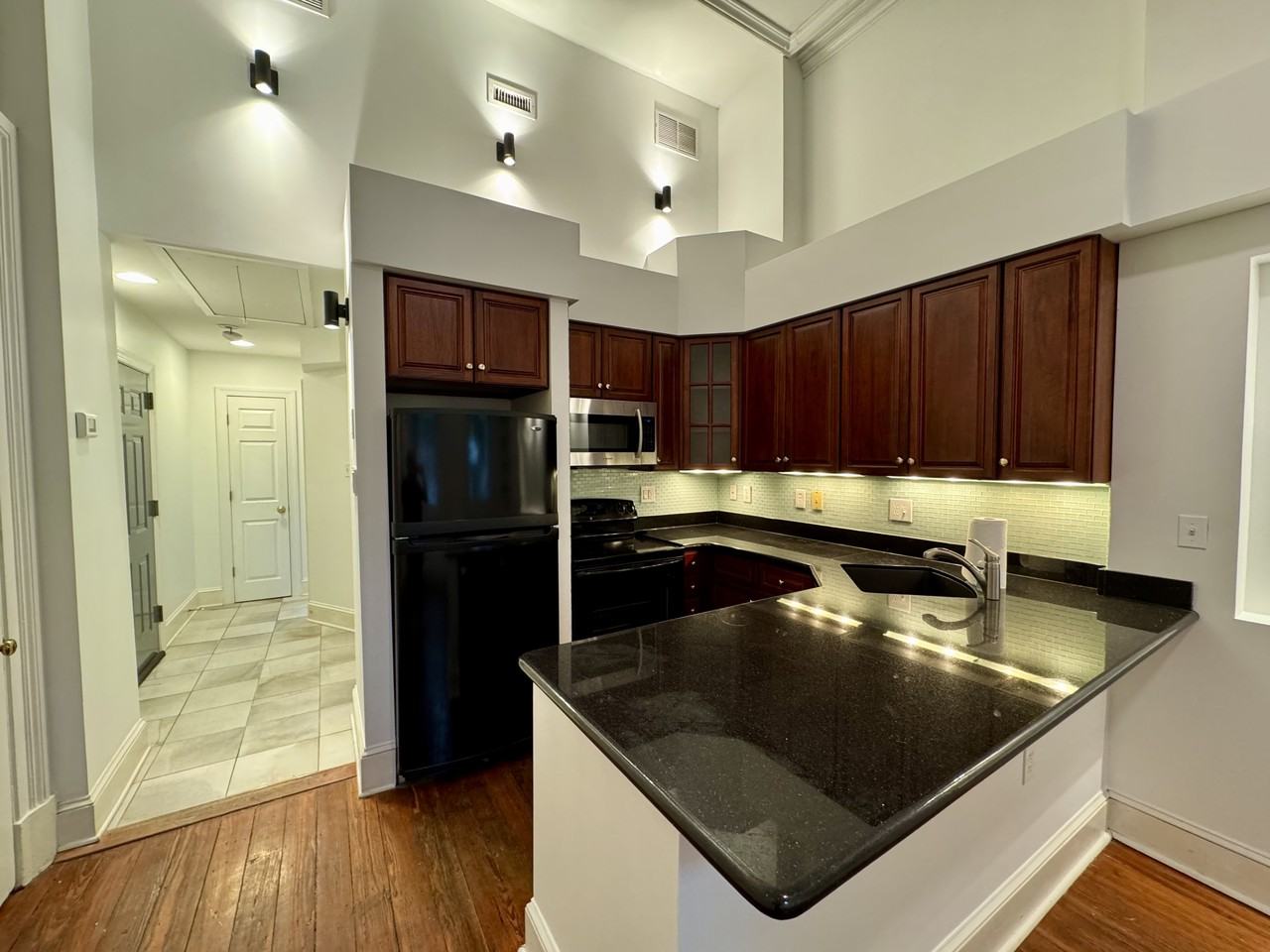 318 Bainbridge St #B - Photo 6 of 25