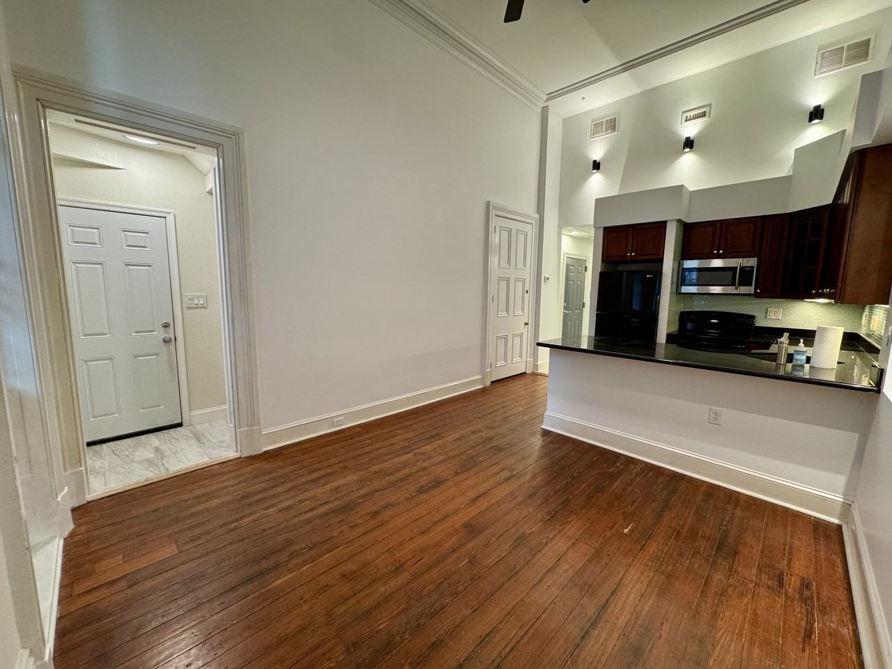 318 Bainbridge St #B - Photo 7 of 25