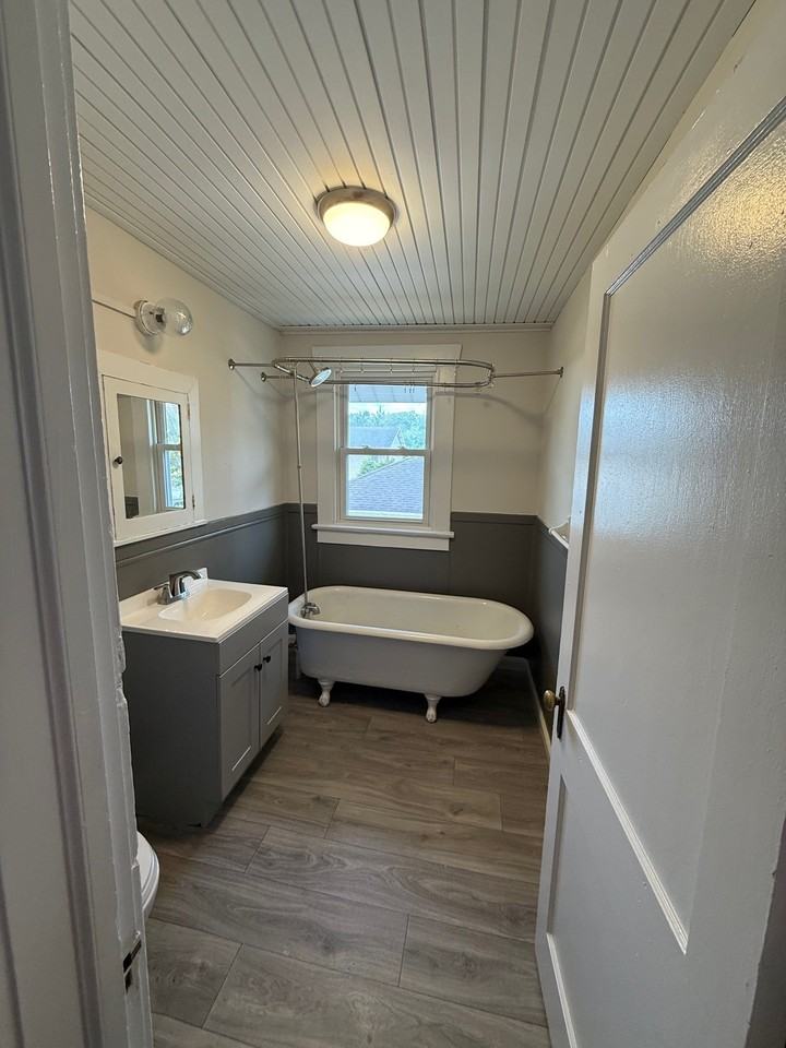 208 S High St #B - Photo 2 of 11