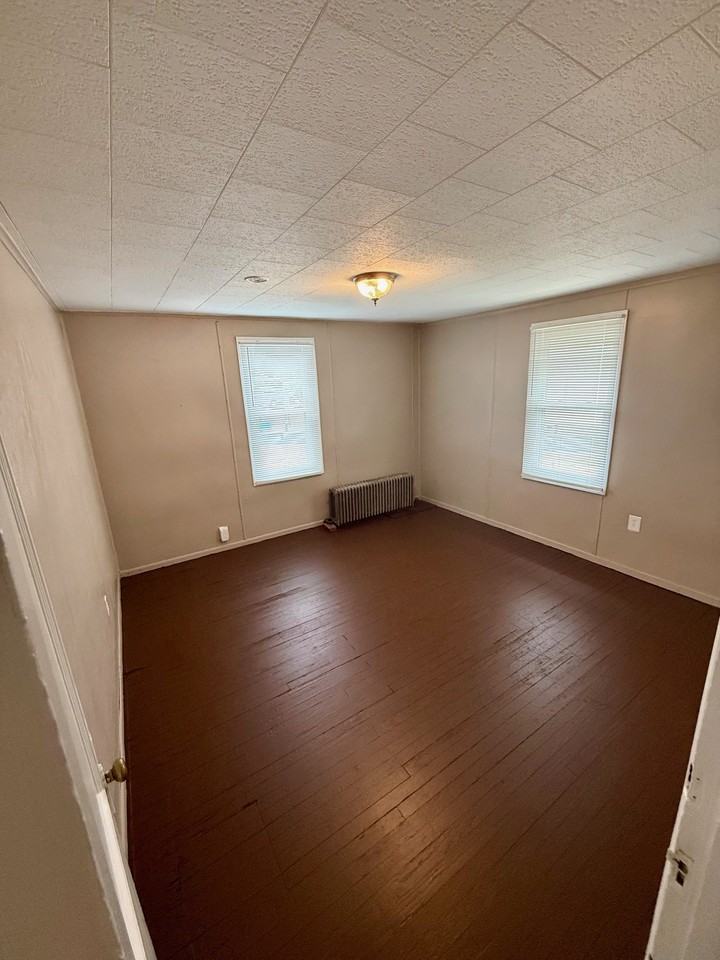 208 S High St #B - Photo 3 of 11