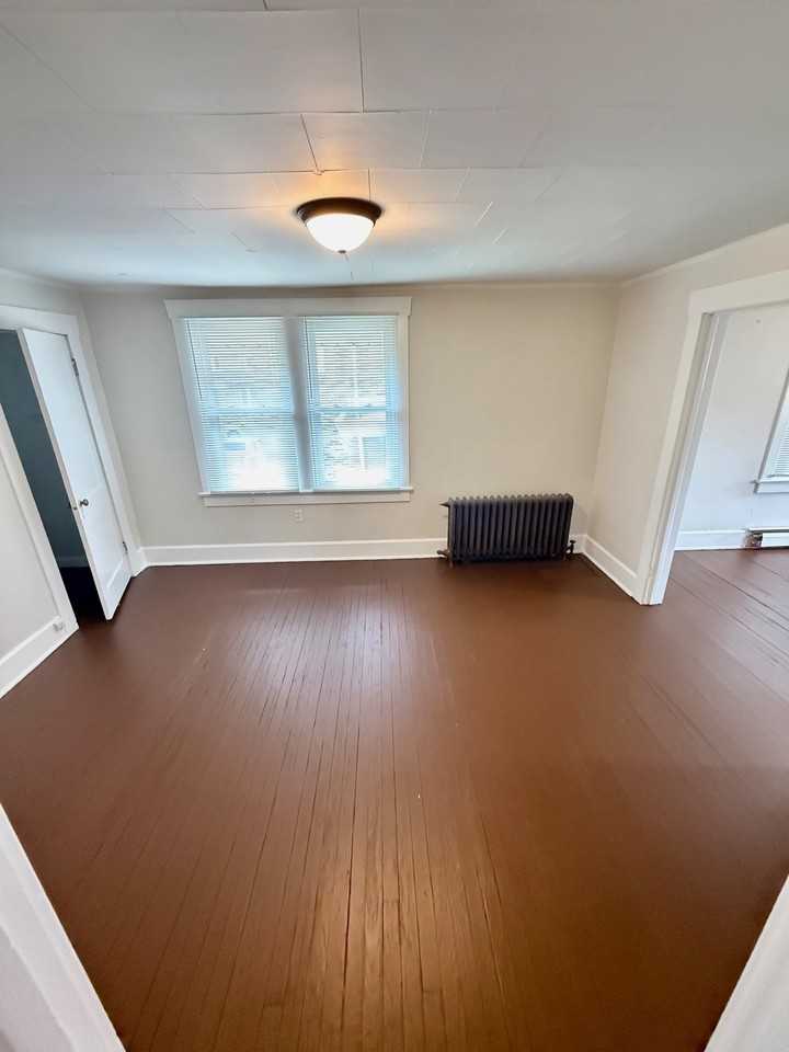 208 S High St #B - Photo 7 of 11
