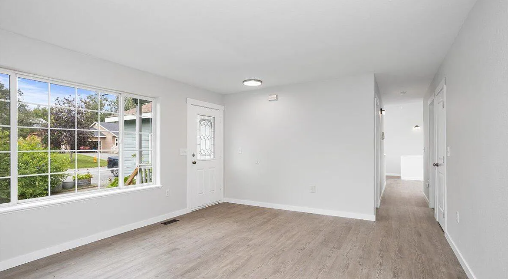 940 Wickersham Cir #TH - Photo 3 of 12