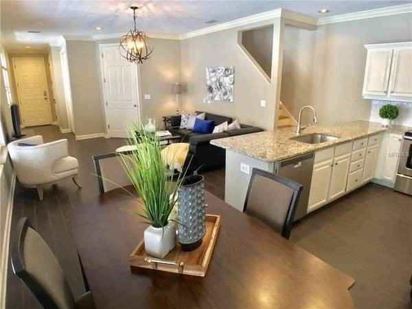 108 S Moody Ave #2 - Photo 4 of 13