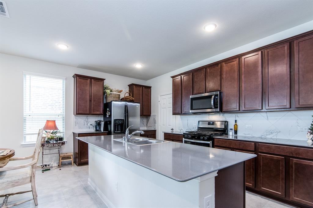 9738 Birdsnest Ct - Photo 4 of 31