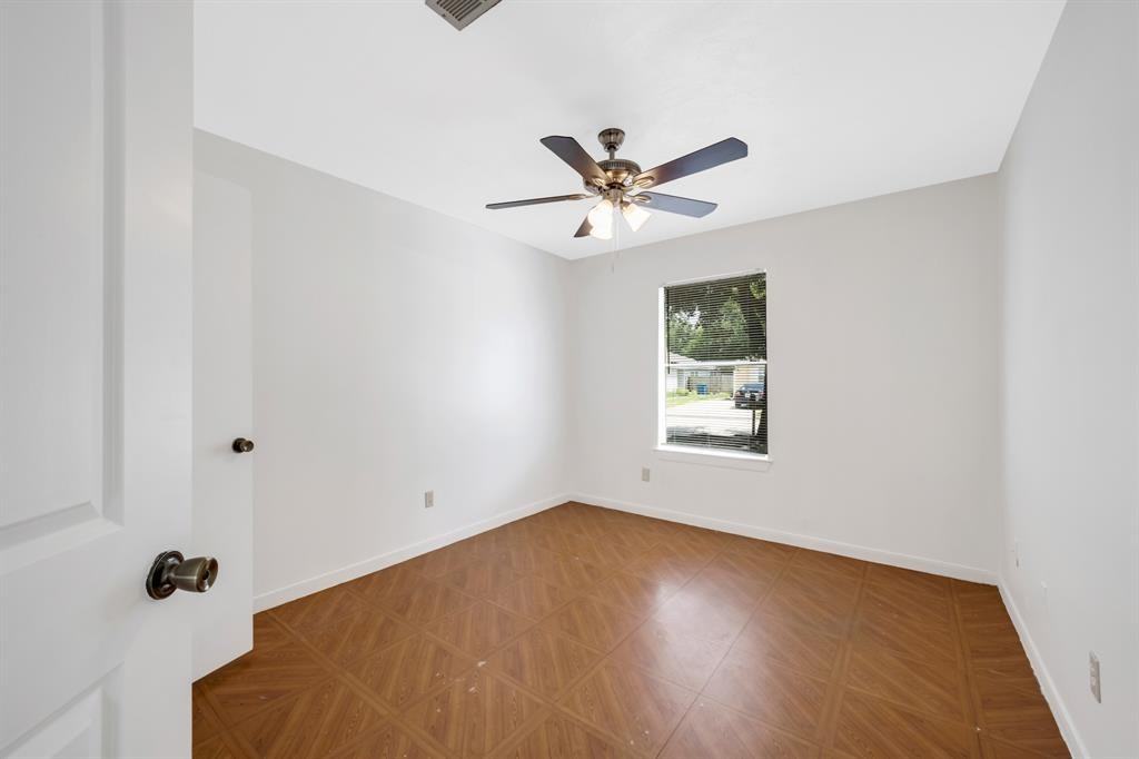 308 Willowick St - Photo 4 of 12