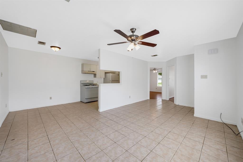 308 Willowick St - Photo 6 of 12