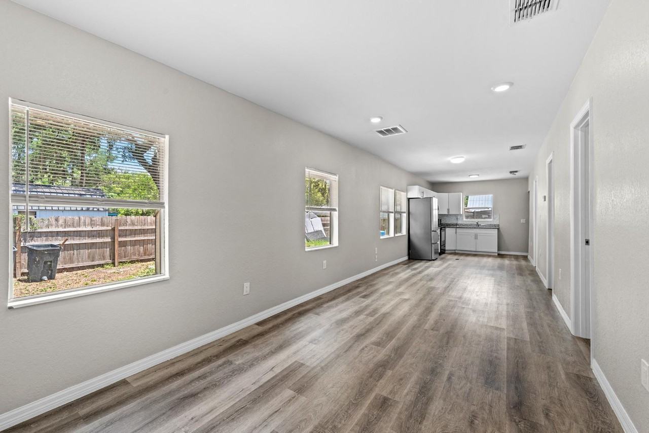 2503 N Wilder Loop - Photo 5 of 11