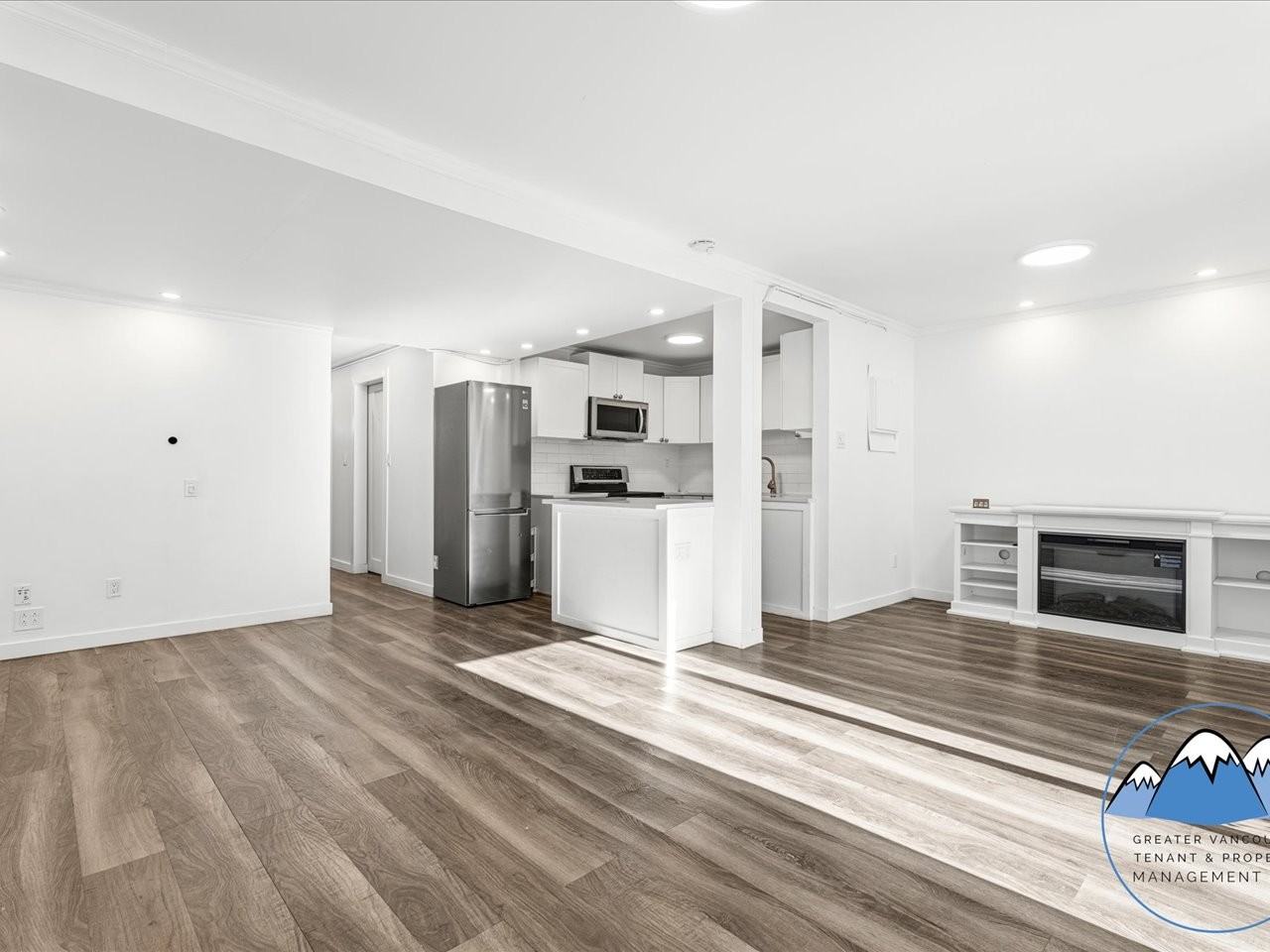 9272 122 St - Photo 4 of 30