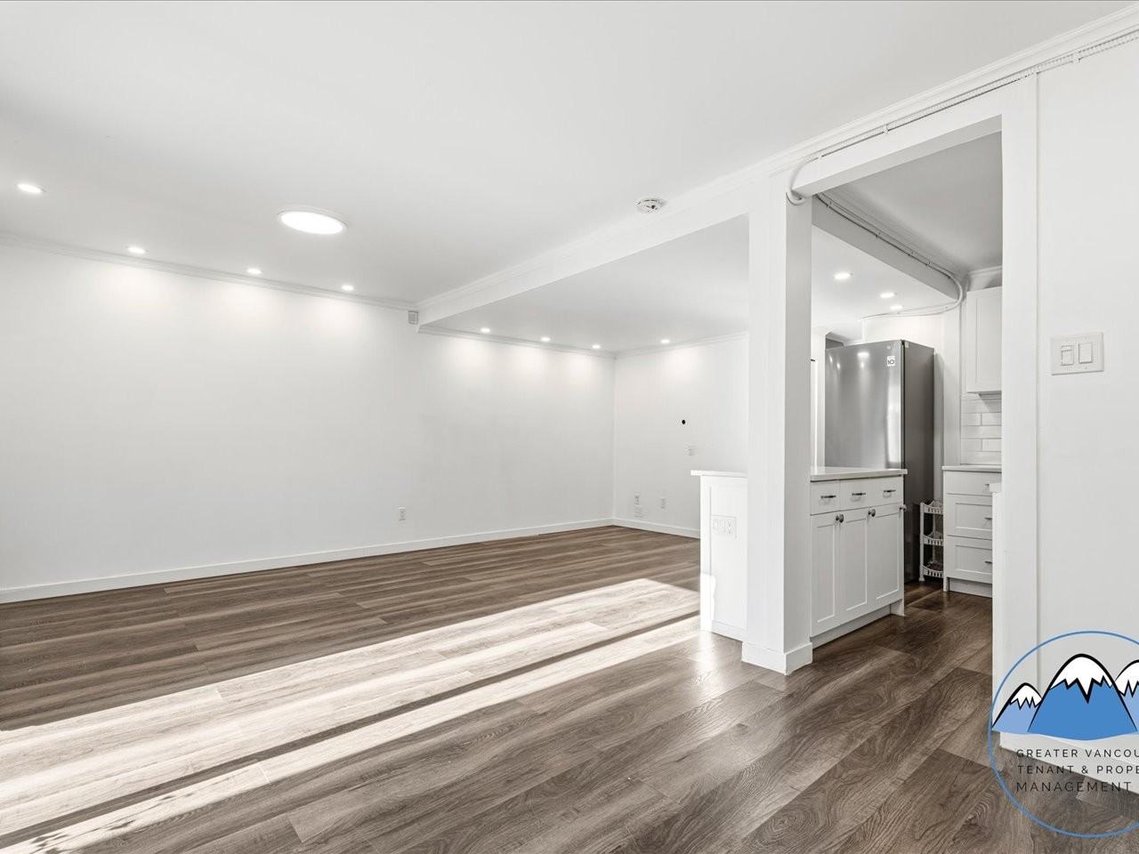 9272 122 St - Photo 5 of 30