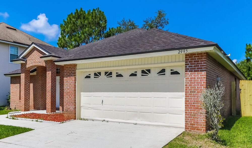 2995 Thorncrest Dr - Photo 4 of 16
