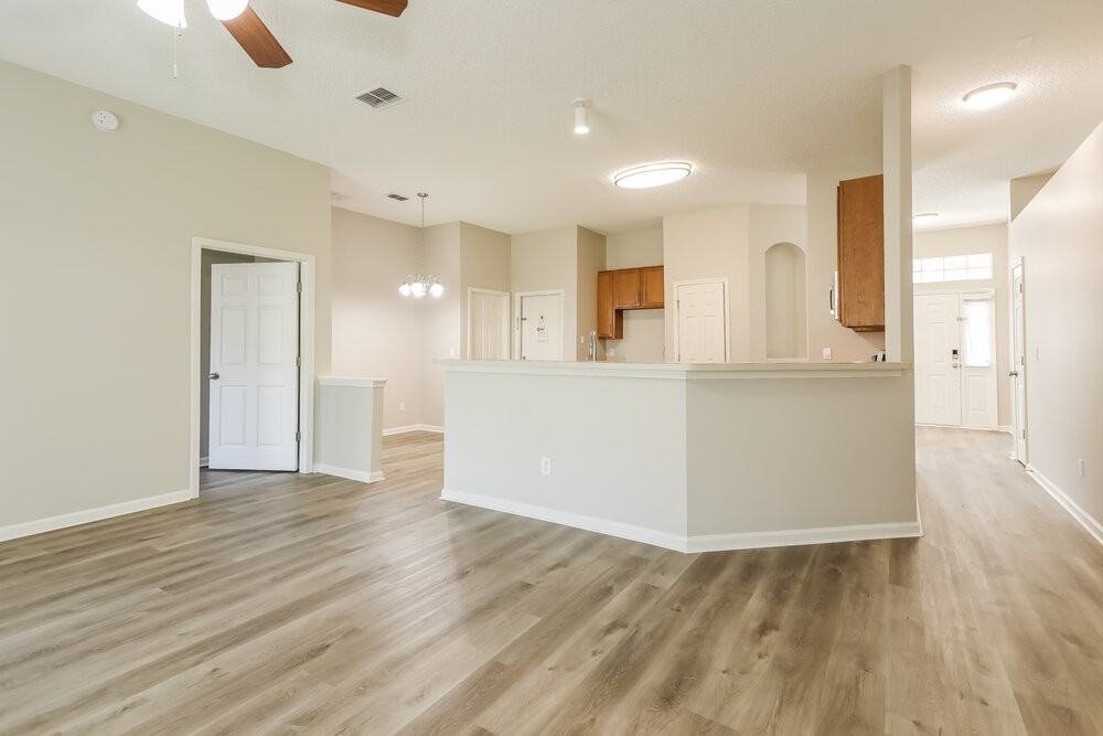 2995 Thorncrest Dr - Photo 5 of 16