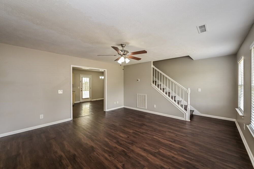 222 Hermitage Dr - Photo 4 of 17