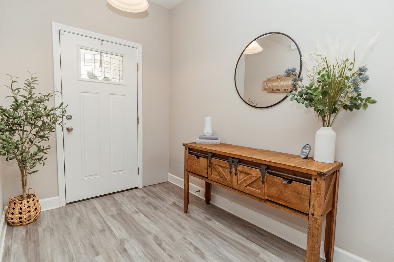 1512 Long Needle Ct #1 - Photo 3 of 27