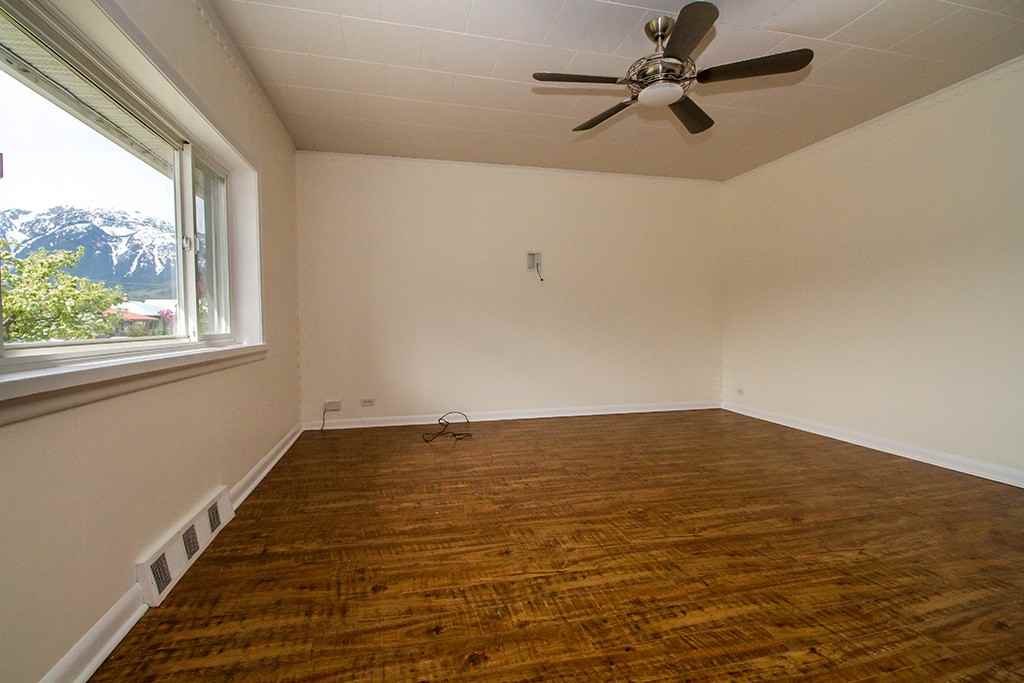 317 Taylor St - Photo 5 of 12