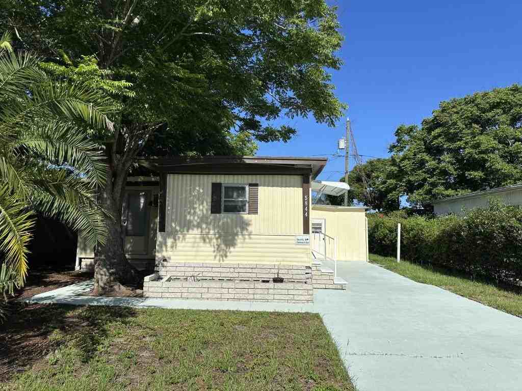 5844 Sunshine Park Dr - Photo 2 of 18