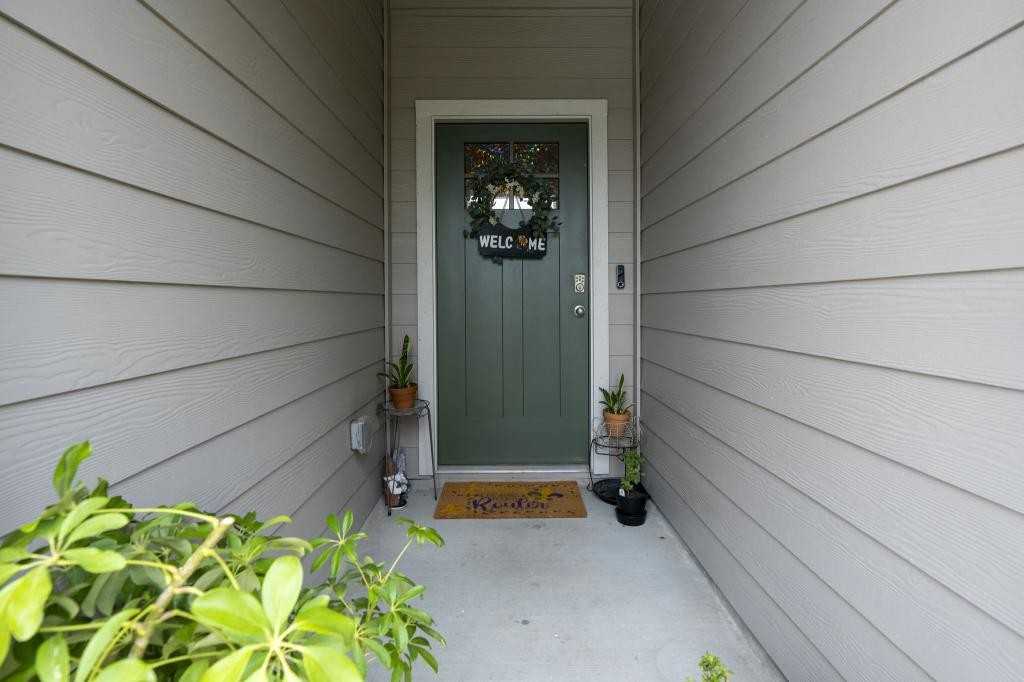 1444 Acorn Wood - Photo 4 of 43