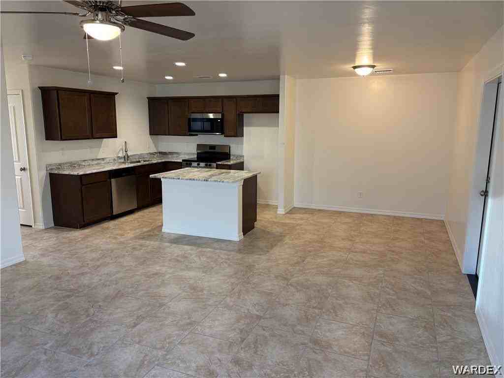 3532 N Pearl St - Photo 2 of 11