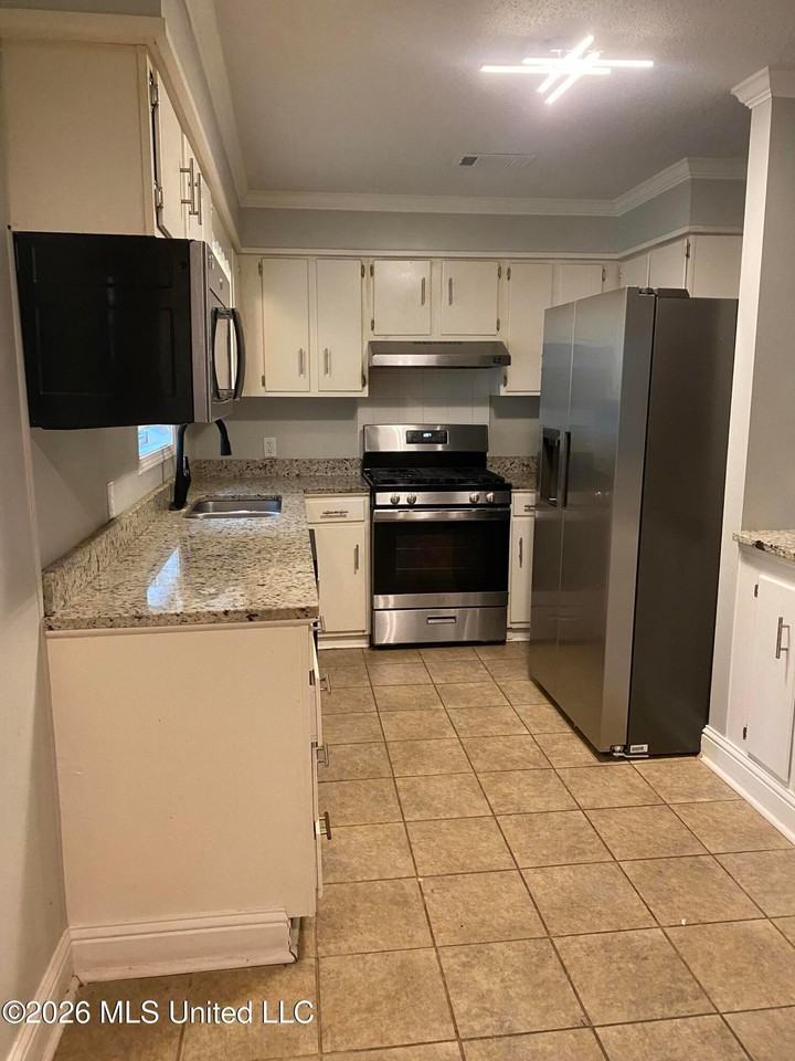 218 Alverado Dr - Photo 5 of 14