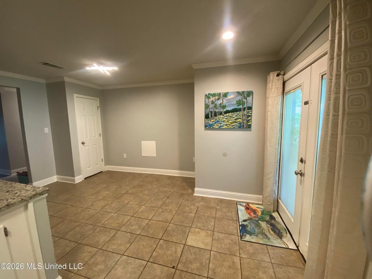 218 Alverado Dr - Photo 6 of 14