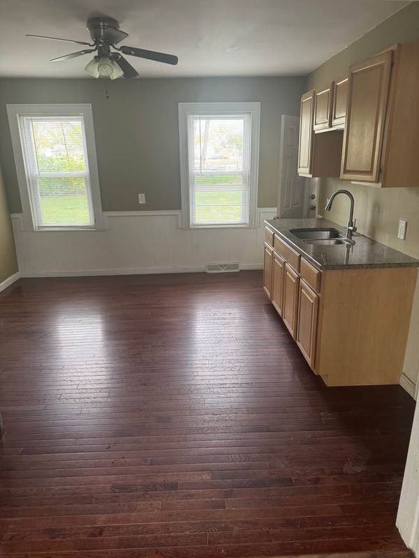 25 Oak St - Photo 3 of 10