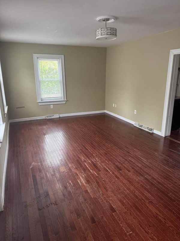 25 Oak St - Photo 4 of 10