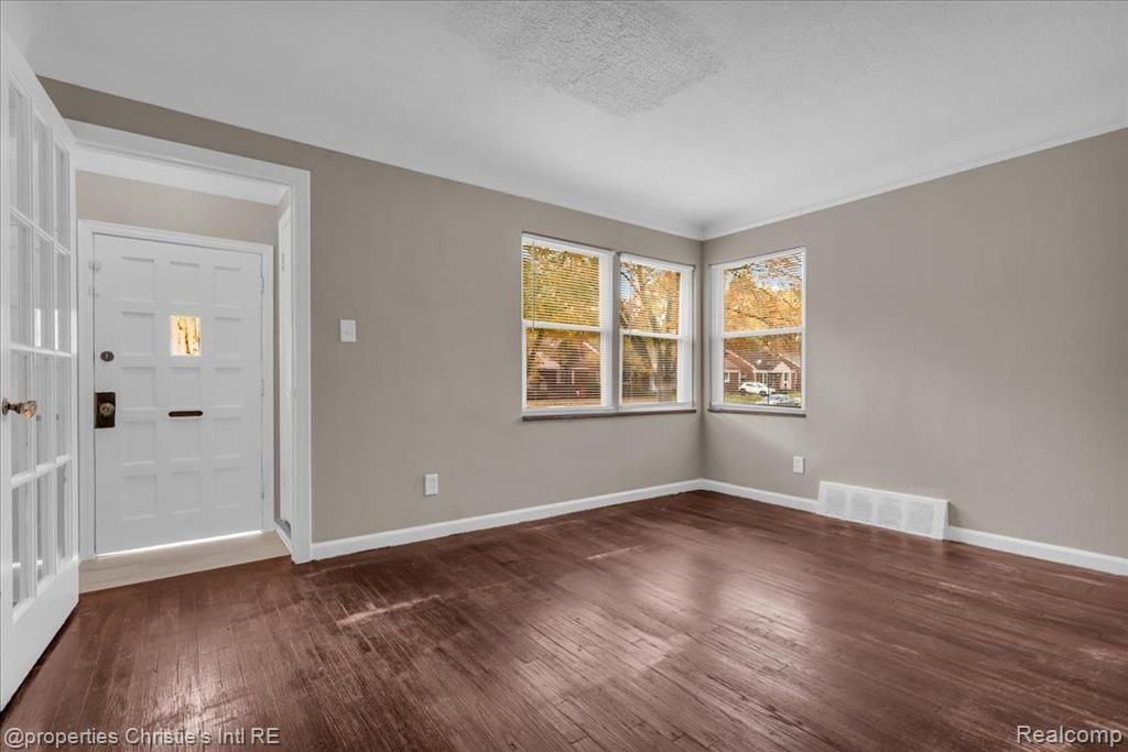 12660 Grandmont Ave - Photo 4 of 17
