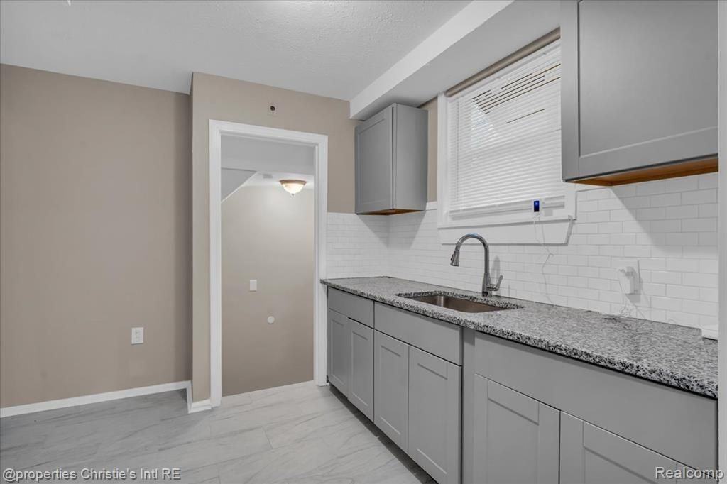 12660 Grandmont Ave - Photo 6 of 17