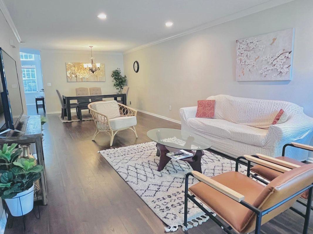 363 Catskill Ct - Photo 2 of 18