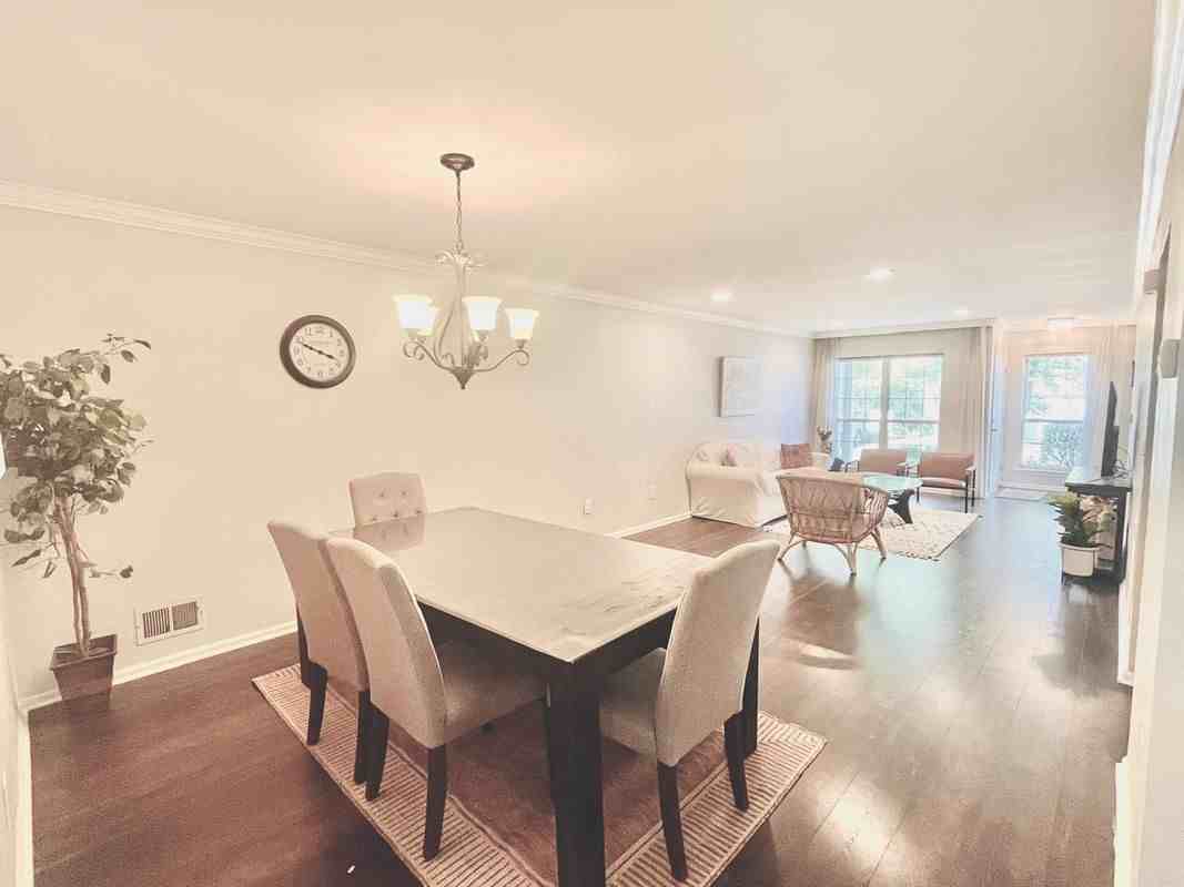 363 Catskill Ct - Photo 4 of 18