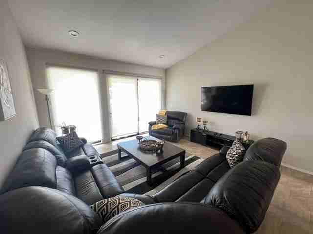 21 Don Quixote Dr - Photo 2 of 18