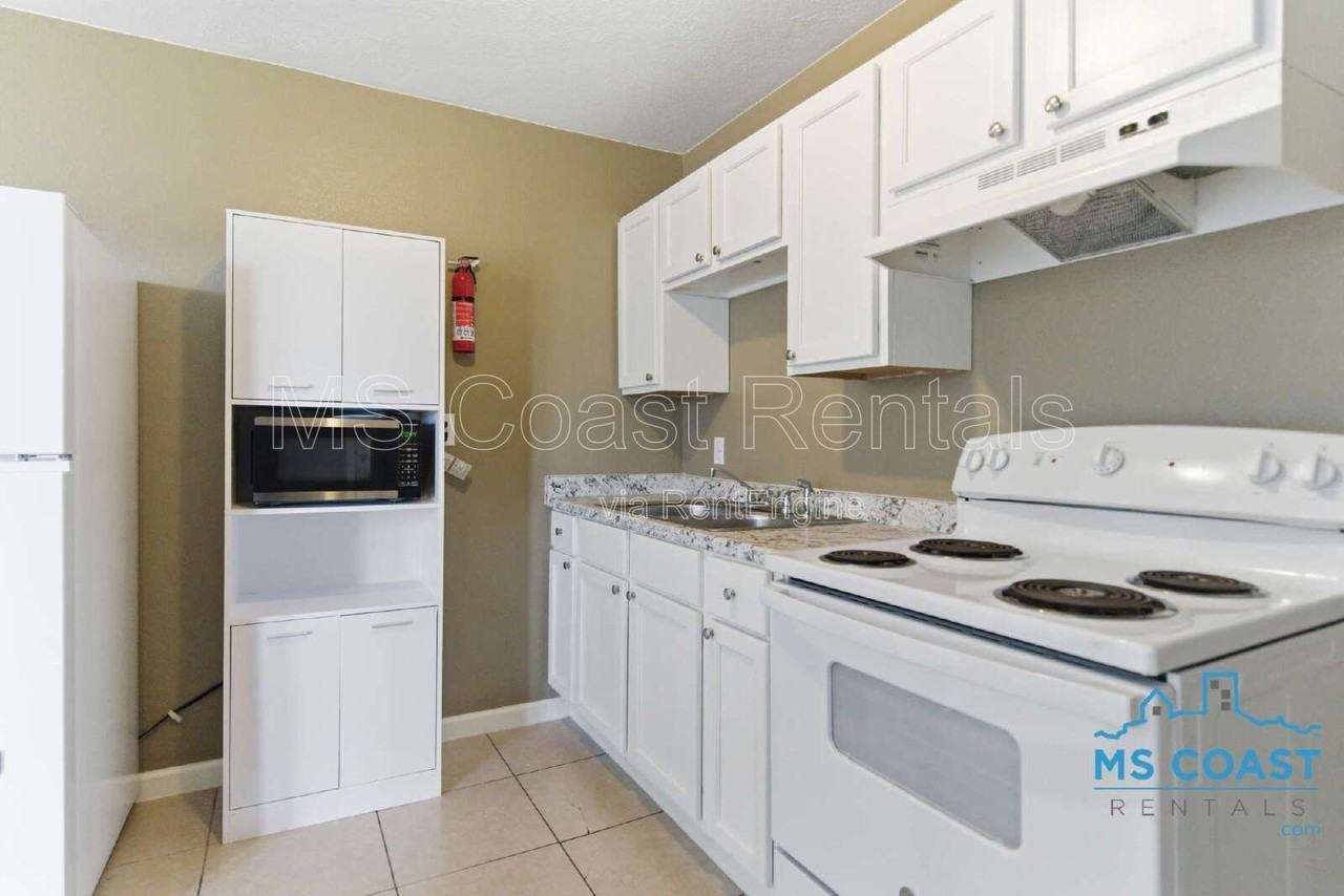 6430 Jasmine St #A4 - Photo 5 of 16