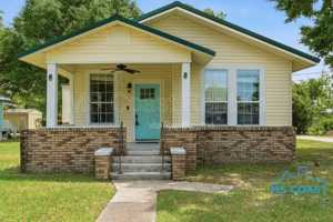featured image of 4319 Lewis St