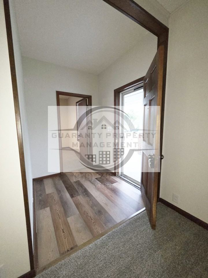 304 S 17th St - Photo 6 of 25