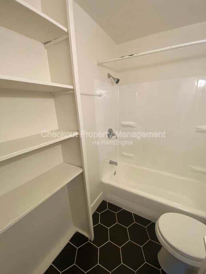 120 Bellerive Blvd #B - Photo 7 of 7