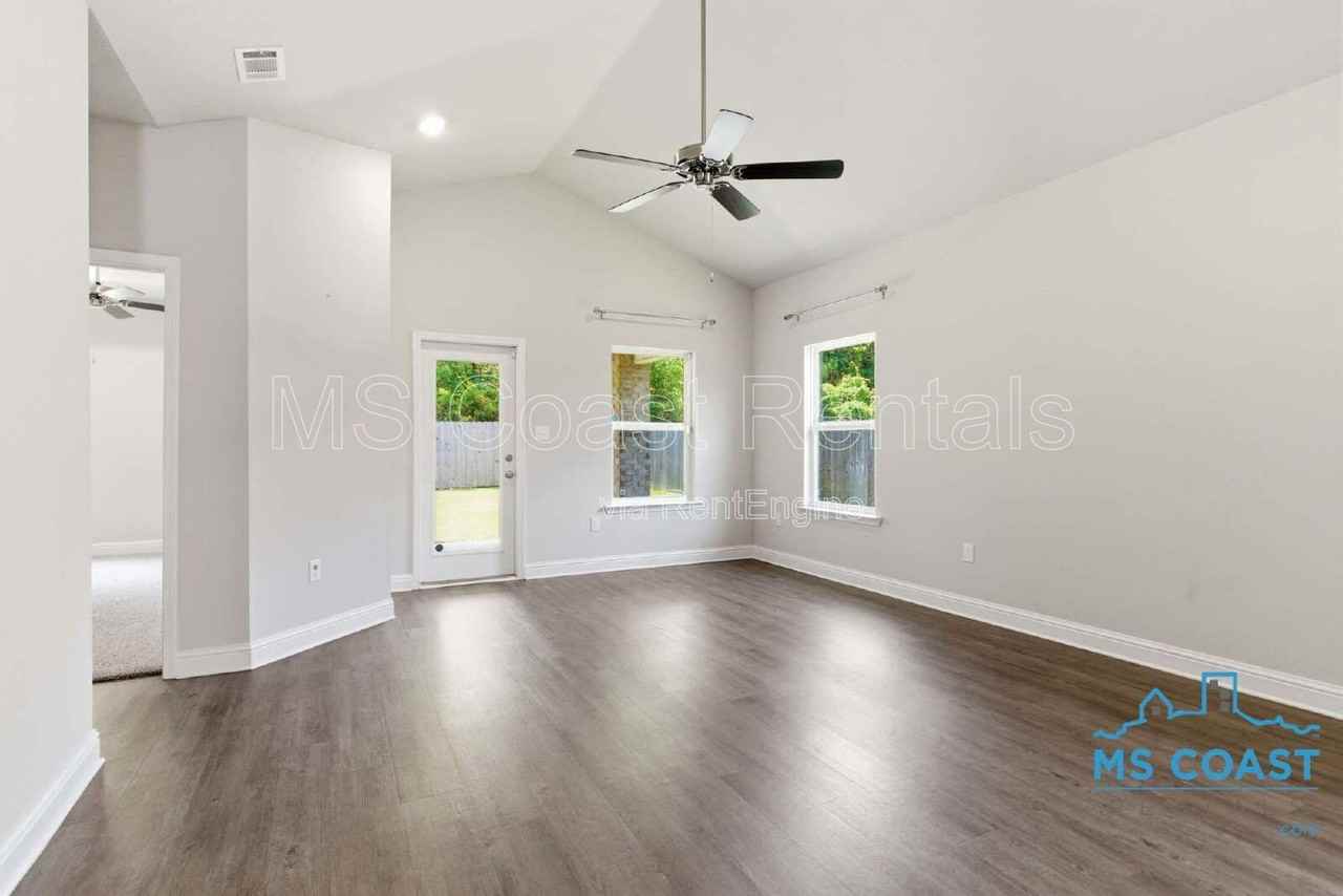 5723 Overland Dr - Photo 5 of 27