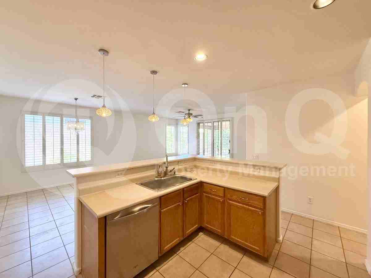 16609 S 16th Dr - Photo 7 of 37