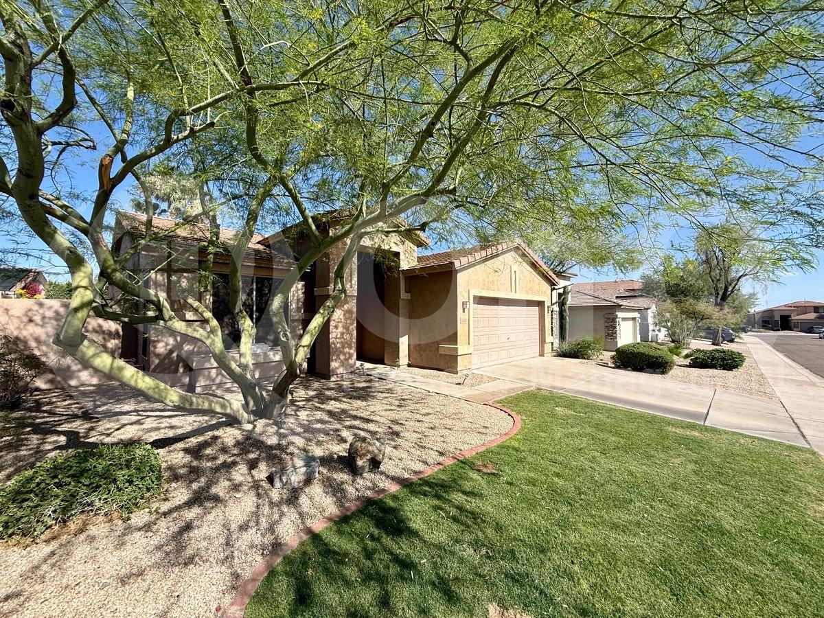 16609 S 16th Dr - Photo 4 of 37