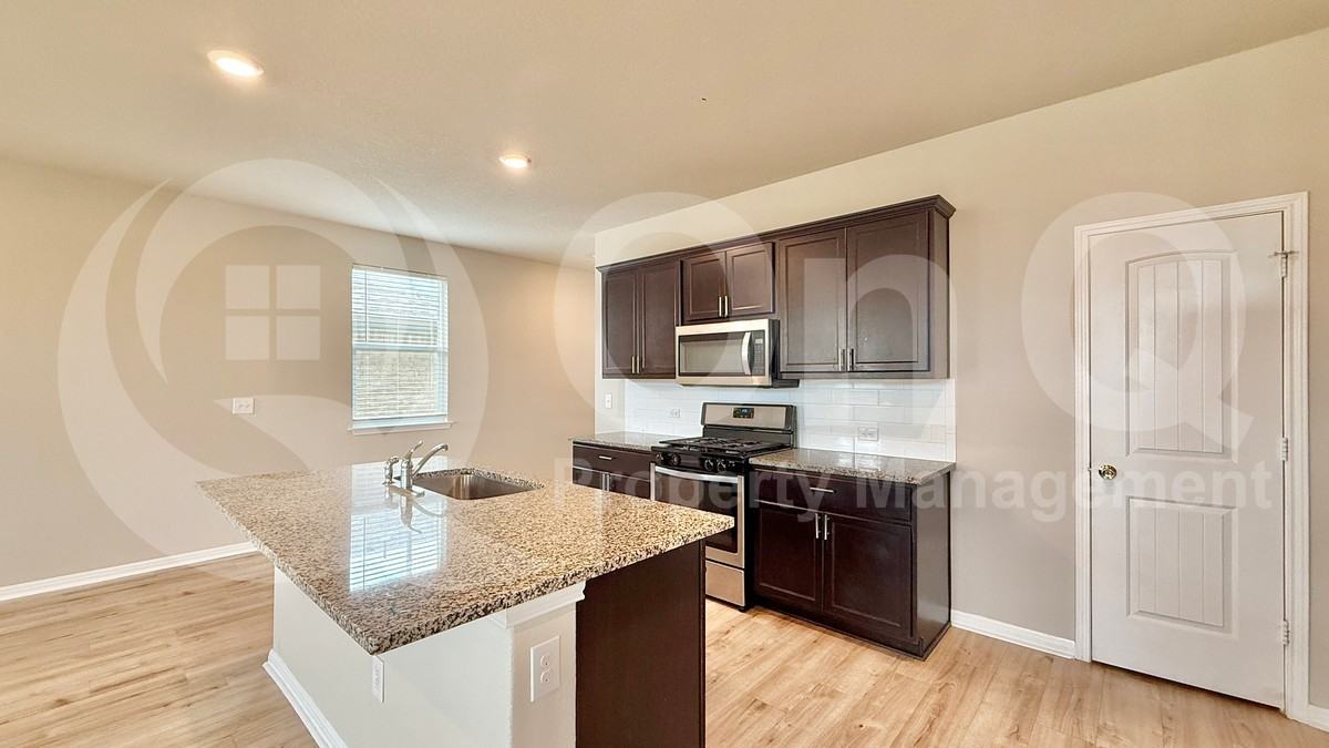 521 Otto Ave - Photo 3 of 26