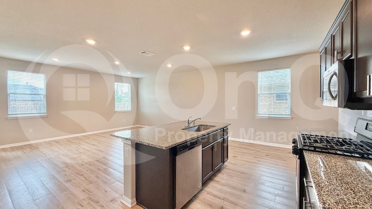 521 Otto Ave - Photo 5 of 26