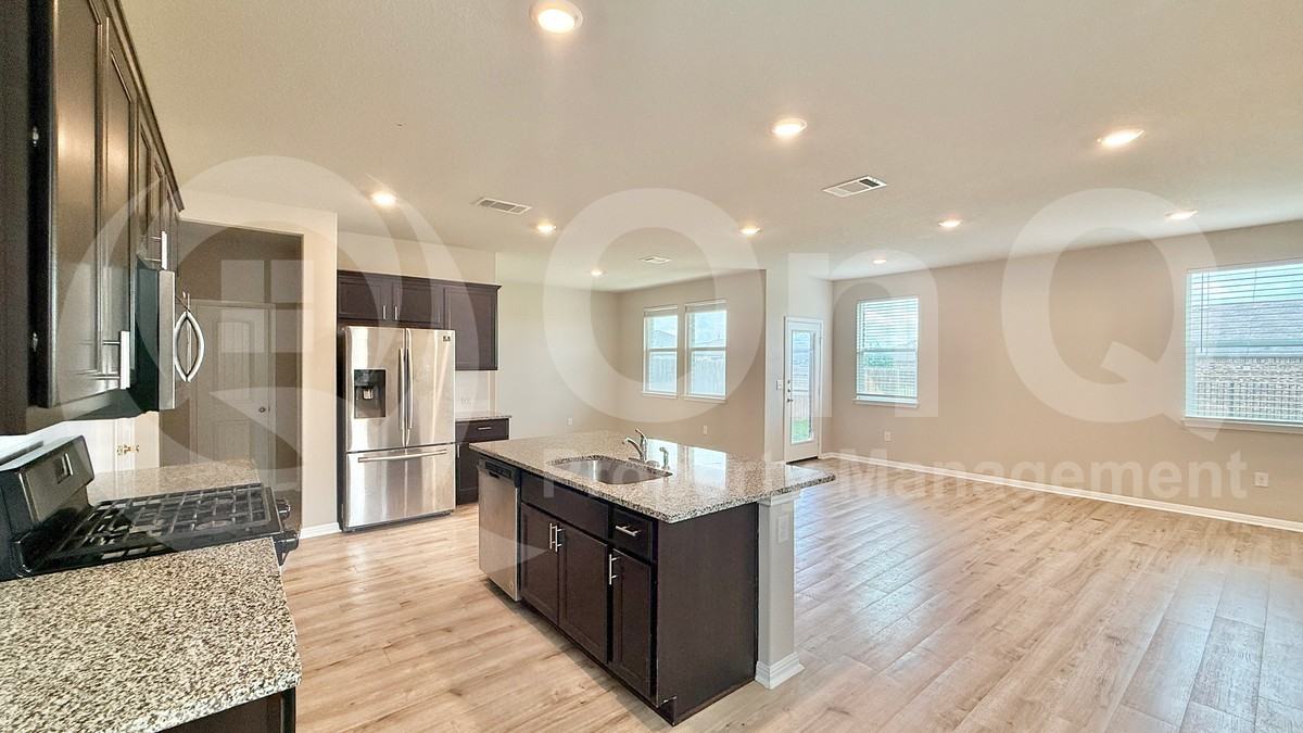 521 Otto Ave - Photo 4 of 26