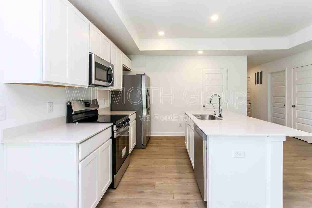 8831 Georgina St - Photo 4 of 16