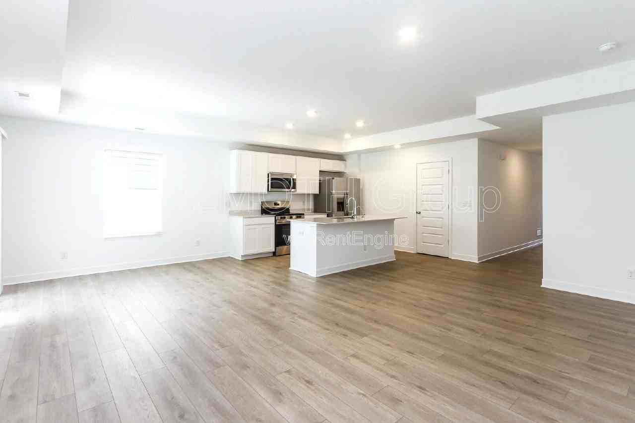 8831 Georgina St - Photo 6 of 16