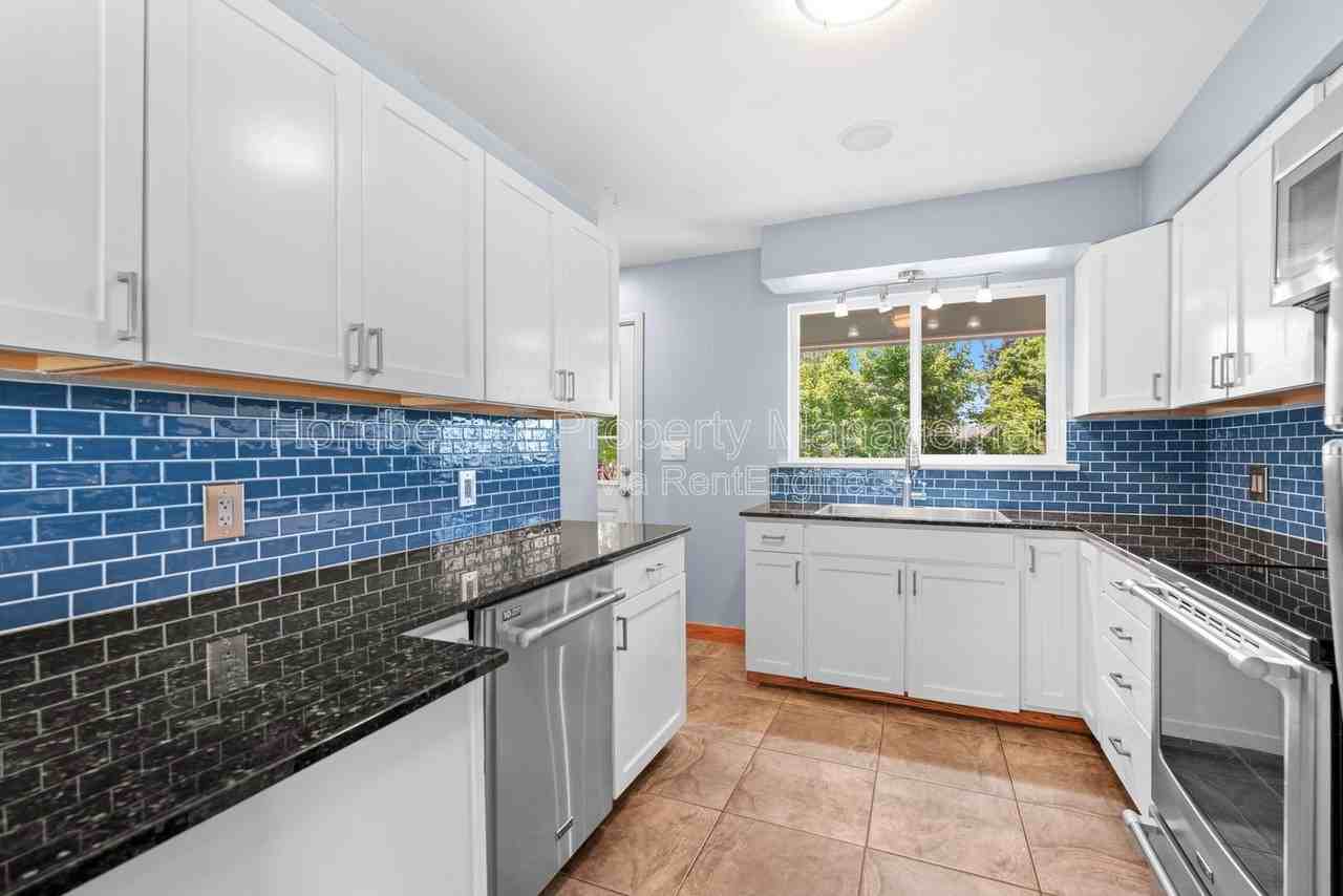 3203 W Monticello Pl - Photo 3 of 30
