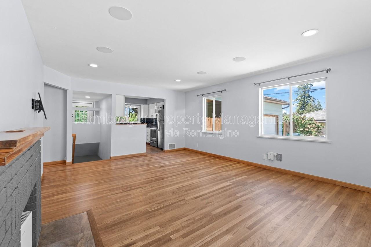 3203 W Monticello Pl - Photo 4 of 30