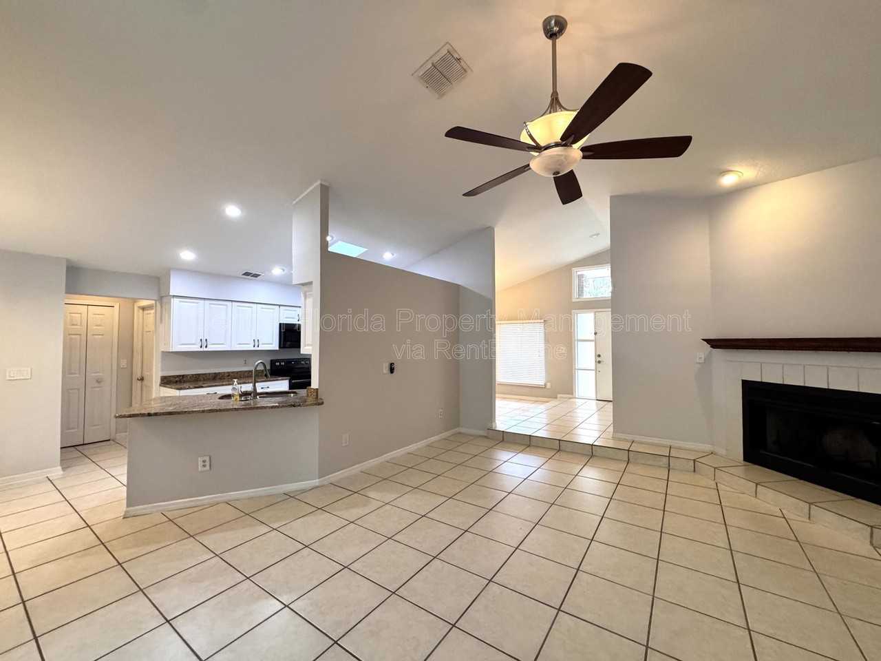 721 S Endeavour Dr - Photo 4 of 32