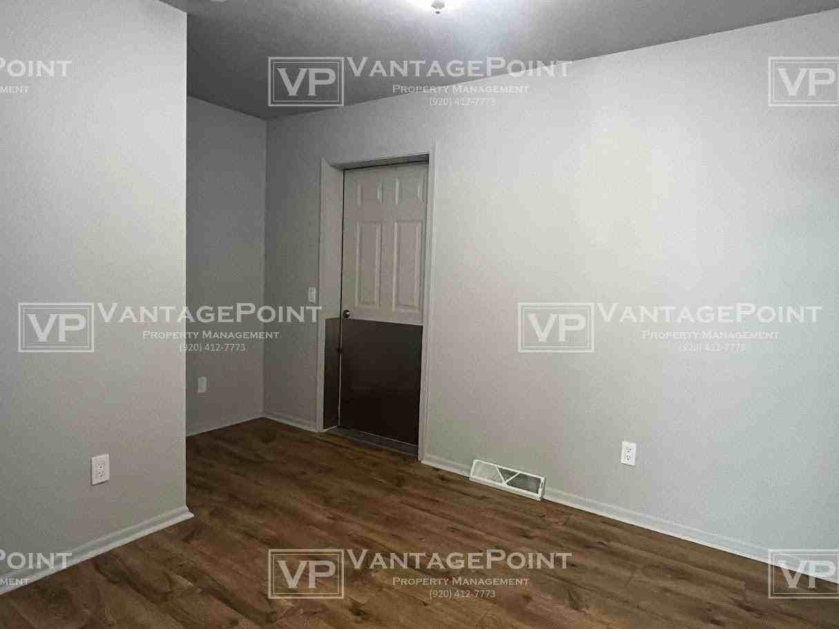 1800 Hardwoods Ct - Photo 2 of 18