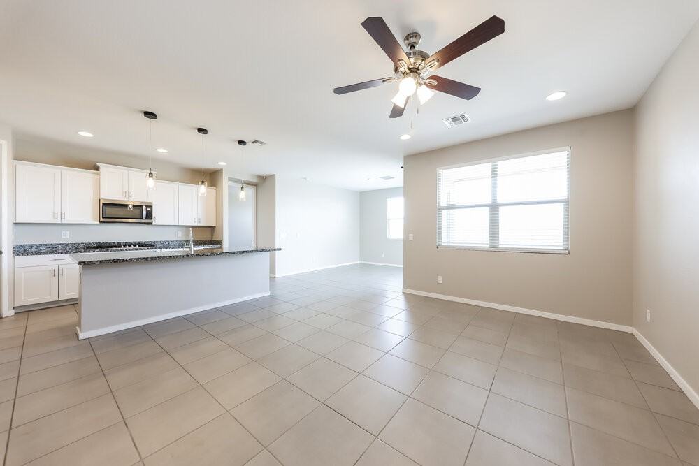 10922 S 56th Ln - Photo 3 of 16