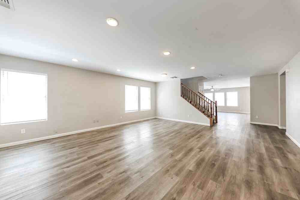 11215 W Garfield St - Photo 4 of 17