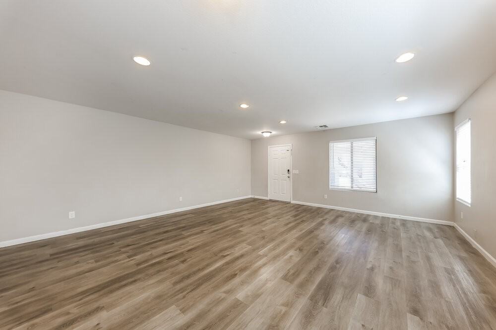 11215 W Garfield St - Photo 5 of 17